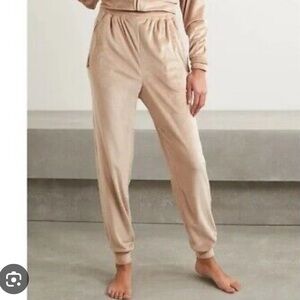 Skims beige velour joggers size medium